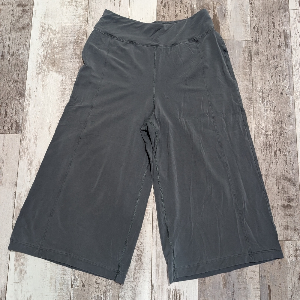 Lululemon Wide Leg Cropped Pants Womens Small Gray Pull On Athleisure Activewear